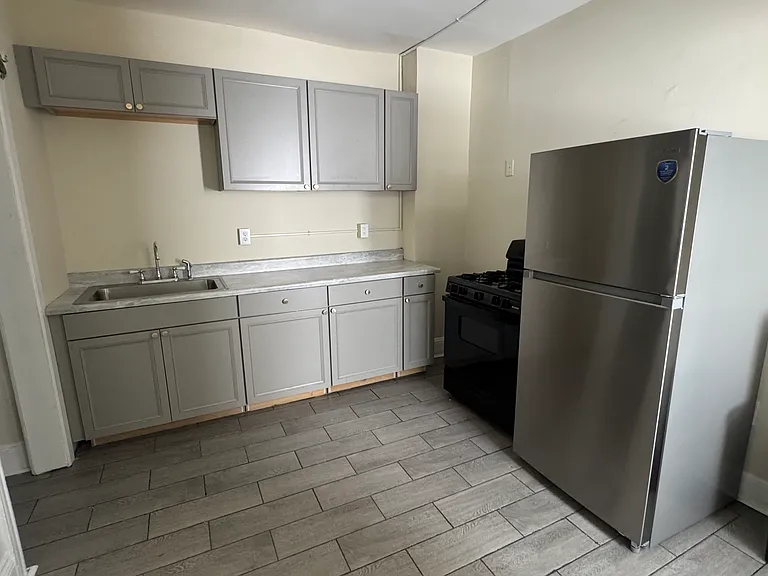 1151 E 4th St #2 — Photo 12