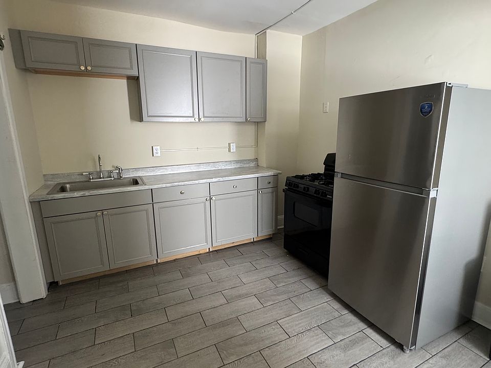1st image of 1151 E 4th St #2