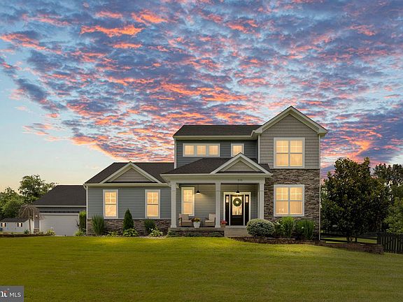 2nd image of 215 Saddle Ridge Ln