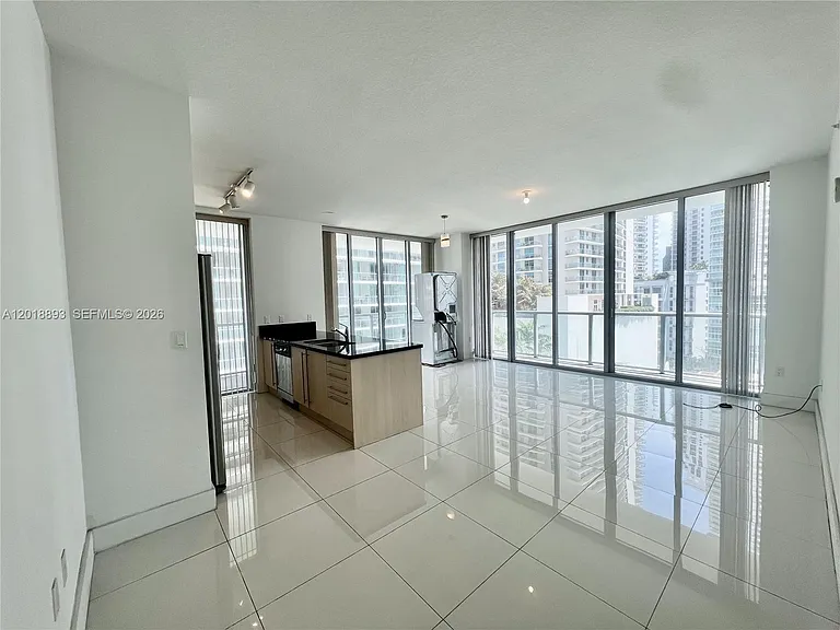 79 SW 12th St #1407 — Photo 2