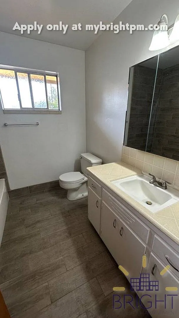 Land Park Manor — Photo 3
