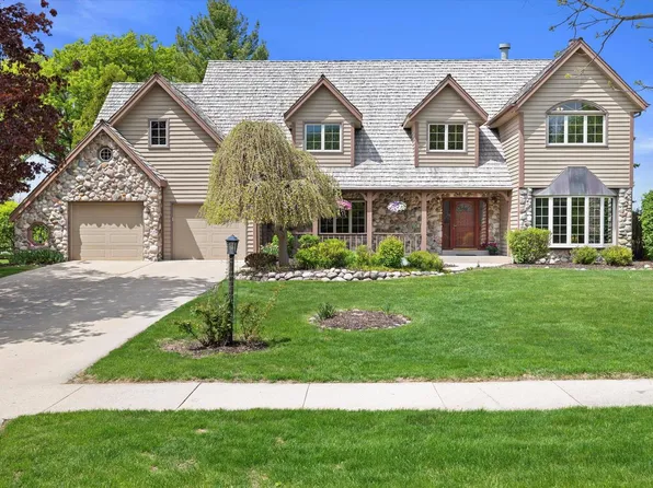 3028 Kisdon Hill DRIVE, Waukesha, WI 53188