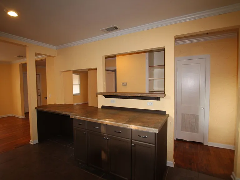 518 W Rusk St — Photo 11