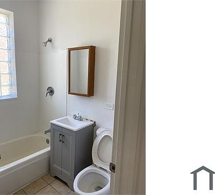 4th image of 2857 W Polk St #1