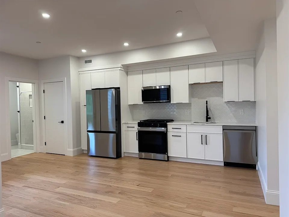 531 Bennington St #2