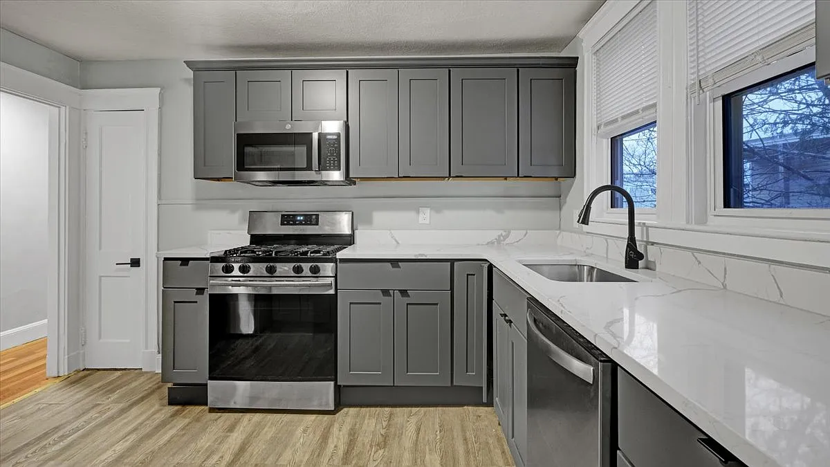 Building Photo - 11 Ginita St #3