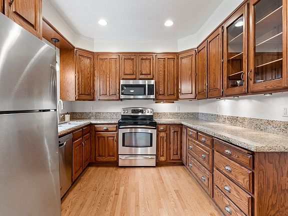 4th image of 1218 Oak St
