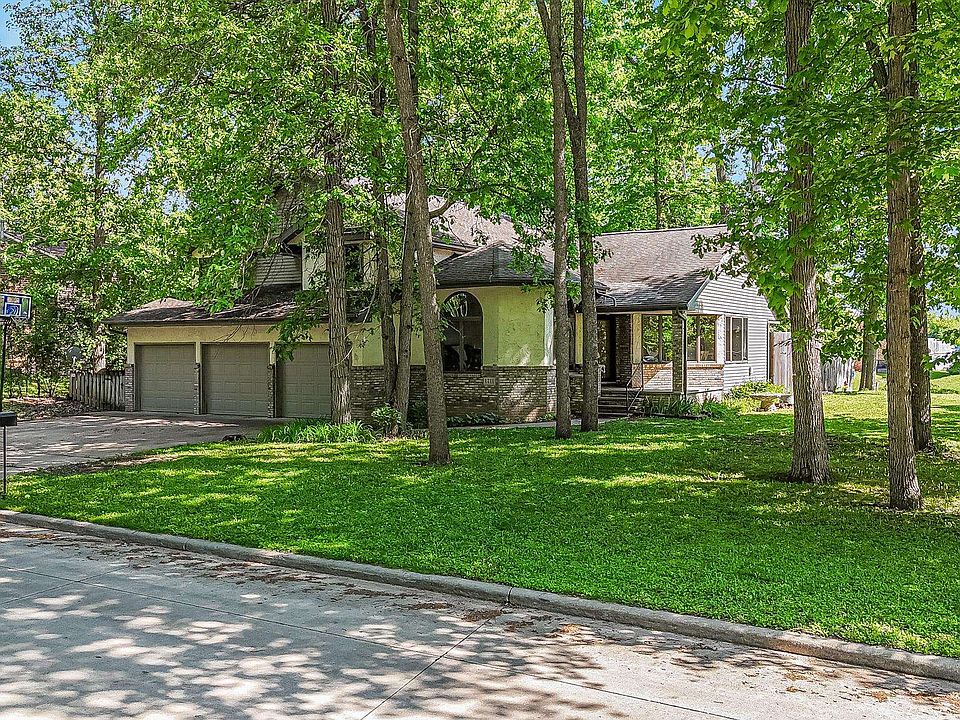 1st image of 1711 E Robin Way