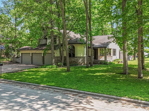 1711 E Robin Way, Appleton, WI 54915