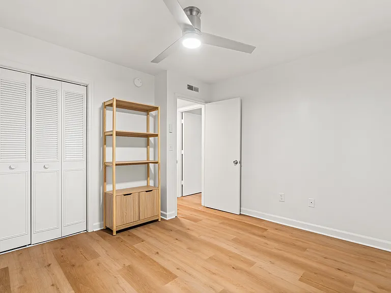 Summercrest Apartments — Photo 17