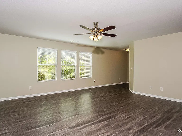 111 Firefly Ln — Photo 4