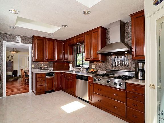 4th image of 6010 Hoffman Ln