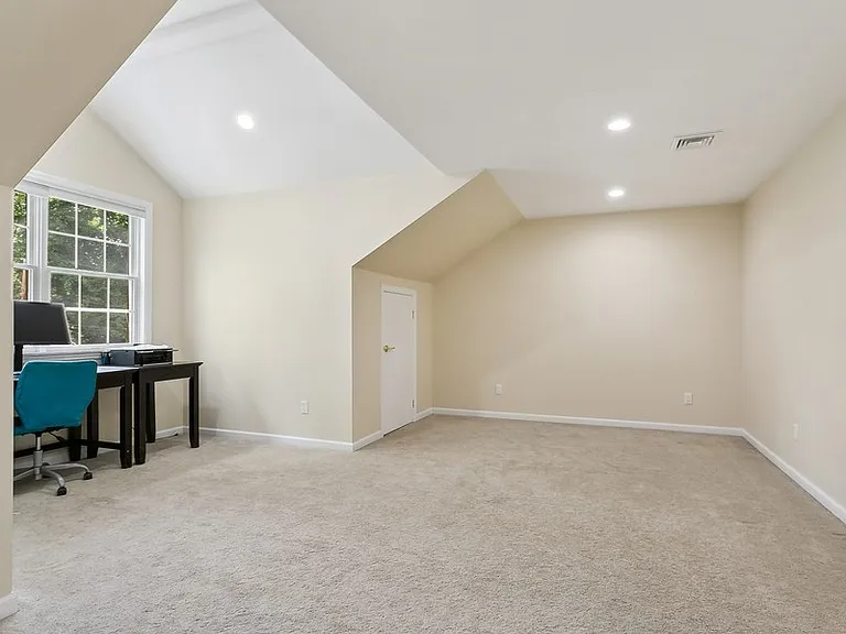 921 Shore Acres Dr — Photo 16