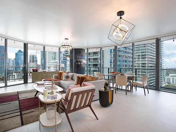 4th image of 1000 Brickell Plz #2302