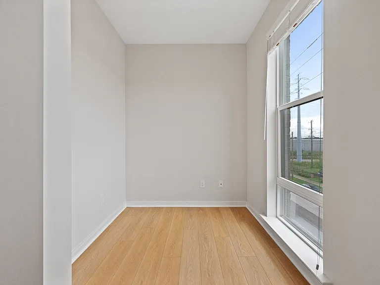 3406-4A Carlton St — Photo 10
