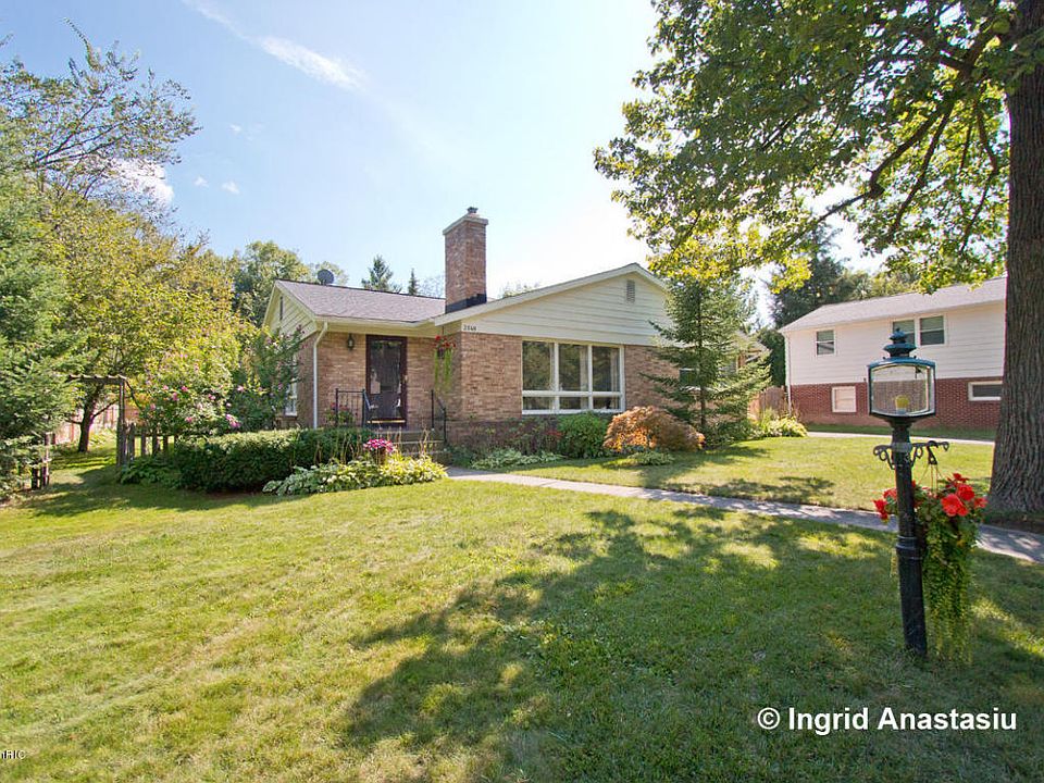 1st image of 2640 Manor Dr SE