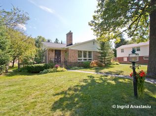 2640 Manor Dr SE, East Grand Rapids, MI 49506