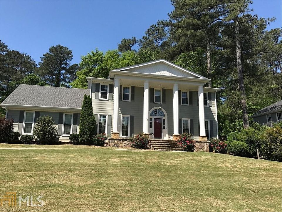 1st image of 301 Lakeshore Dr NE