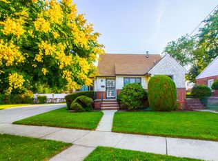 11124 180th St, Jamaica, NY 11433