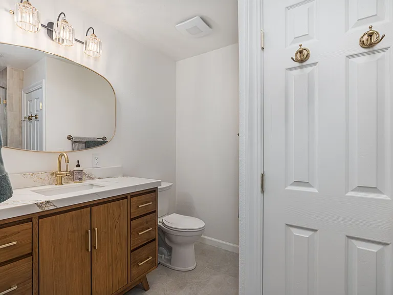 1372 Carinthia Ln — Photo 25