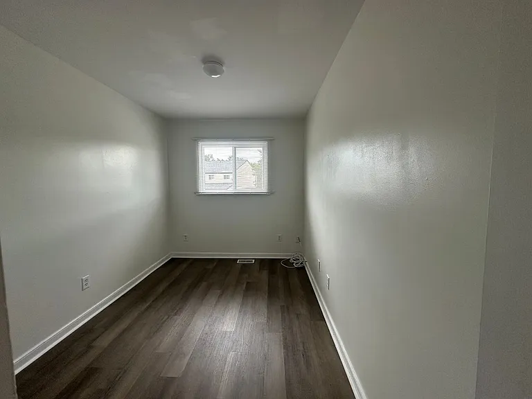 202 Devonshire Rd — Photo 10