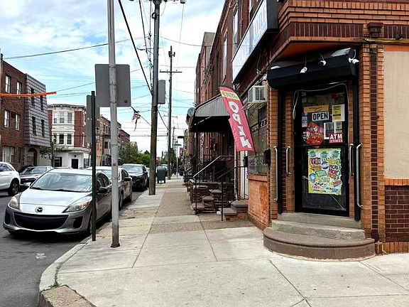 5th image of 1913 S 10th St