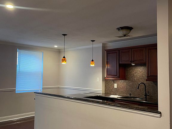 5th image of 890 Armstrong Ave APT 1
