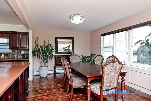 Rented by Moda Realty | media 31