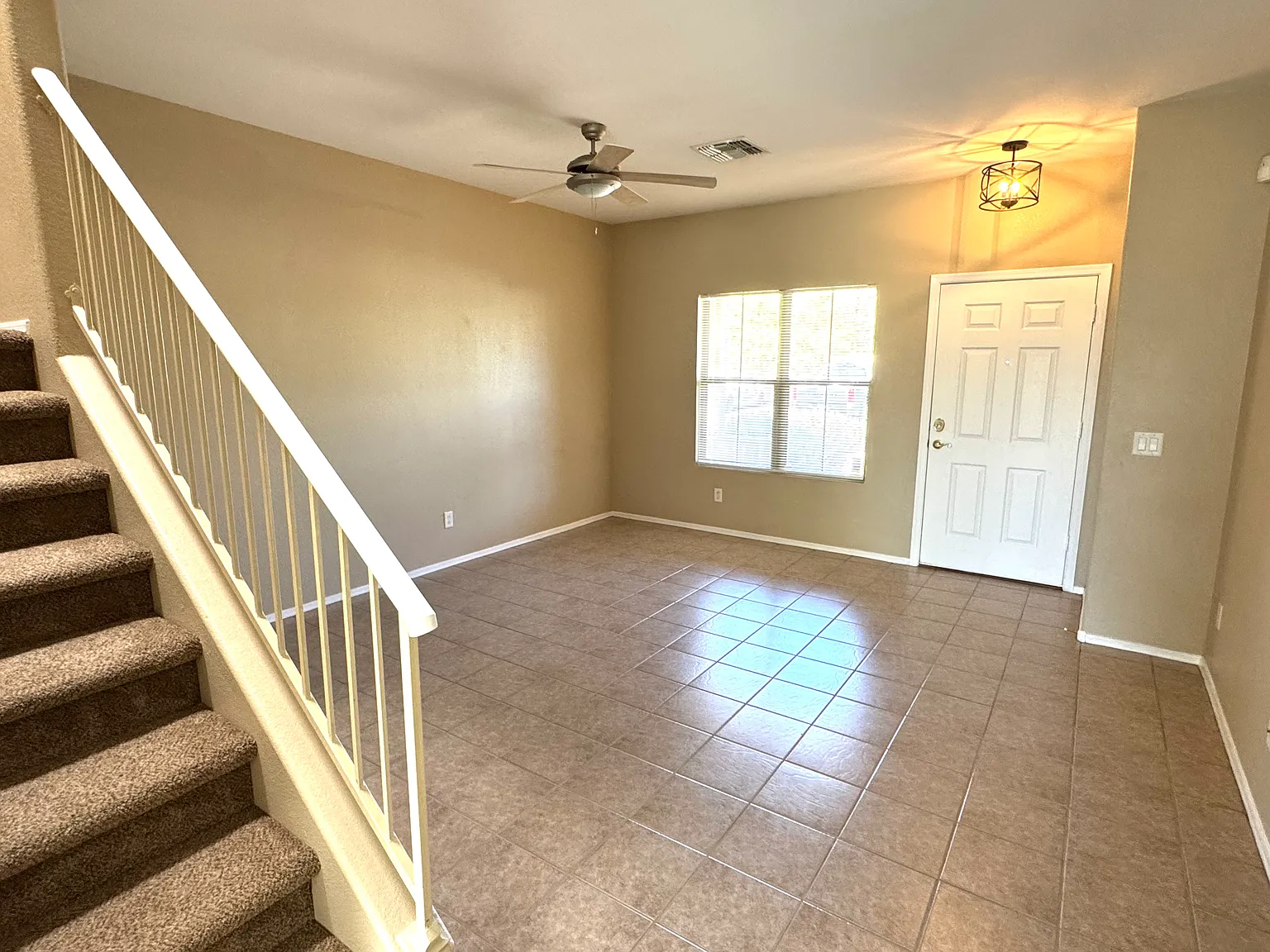 3 bed, 2.5 bath, 1303 sqft, $2,050 — Photo 4