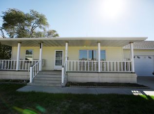 304 6th Ave NE, Minot, ND 58703