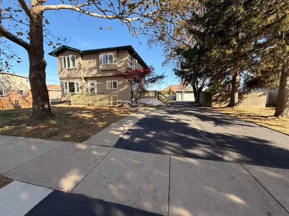 8325 Melvina Ave, Burbank, IL 60459