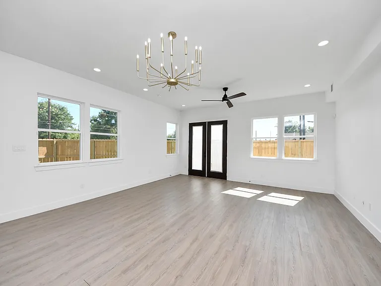 4133 E Toliver St — Photo 9