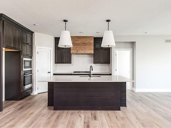 2nd image of 3820 Wildwood Ct