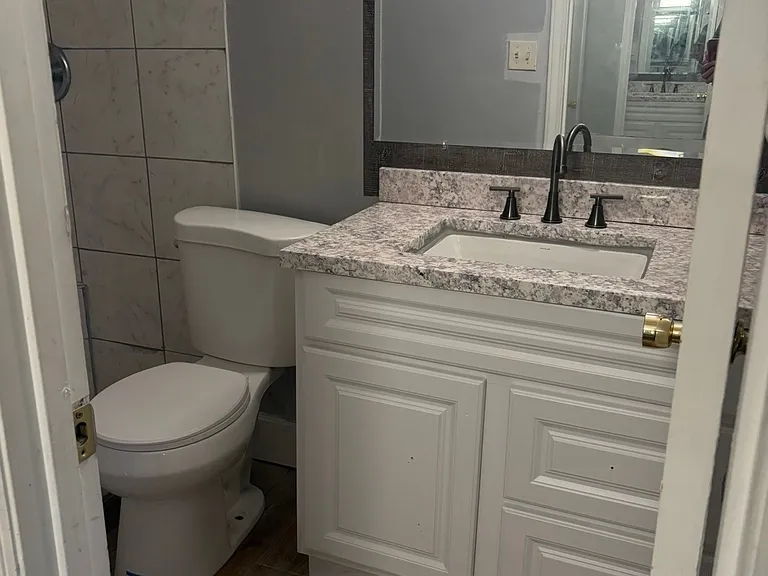 570 Chatsworth Dr — Photo 15