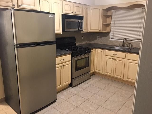 1st image of 17 Amsterdam Pl #1