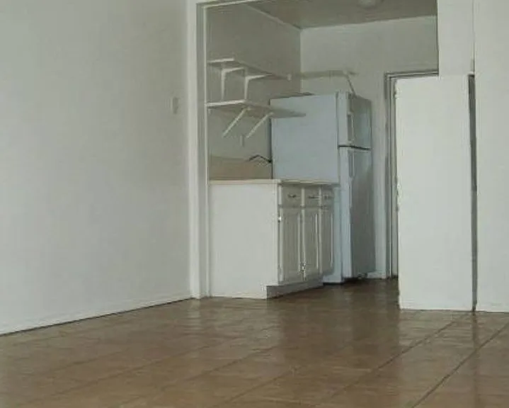 524 W Howe St — Photo 3