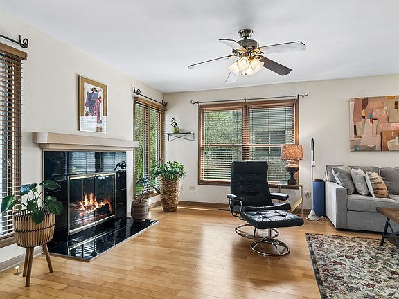 4th image of 625 N Walden Dr
