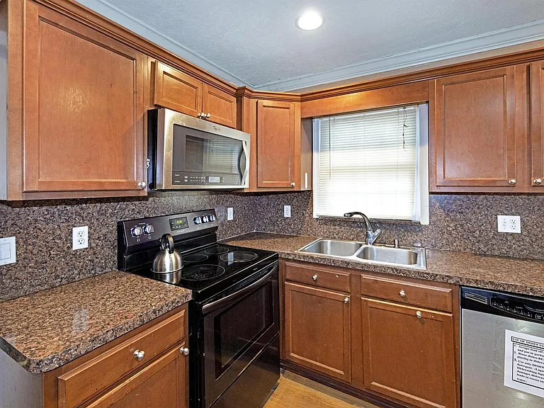 728 Saybrook Cir NW — Photo 16
