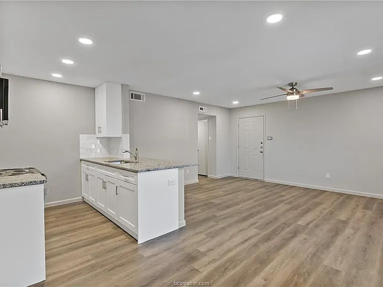 1504 Alpine Cir #C — Photo 4