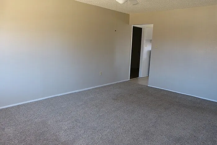 921 E Llano Estacado Blvd — Photo 2