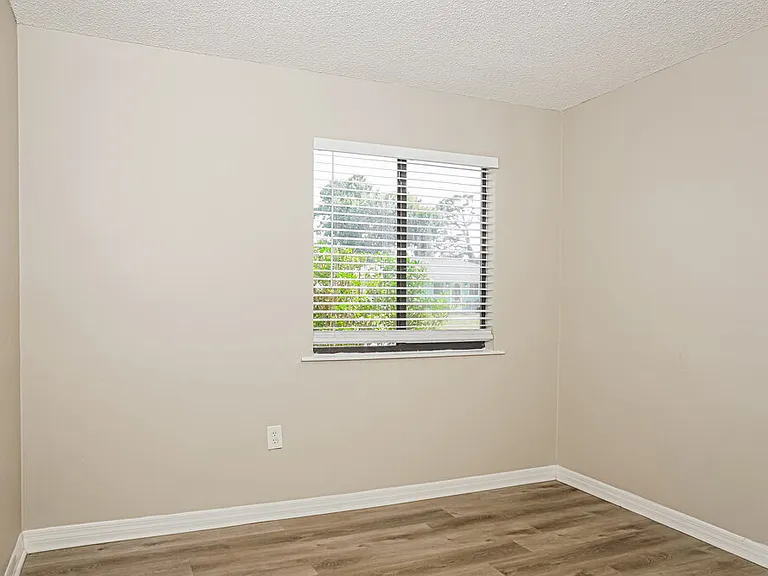 2912 Crane Ave — Photo 14