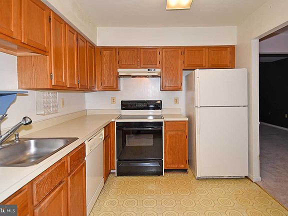 3rd image of 7605 Jordon Hollow Ct