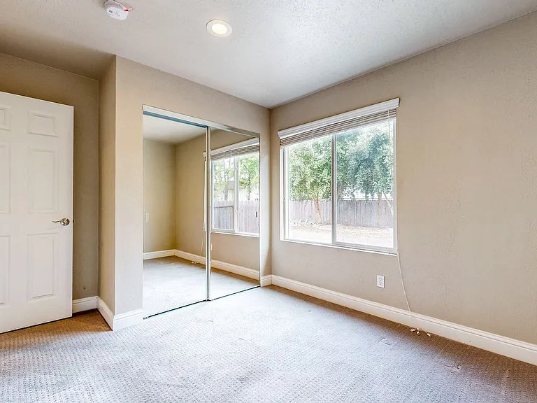 2540 Campbell Dr — Photo 21