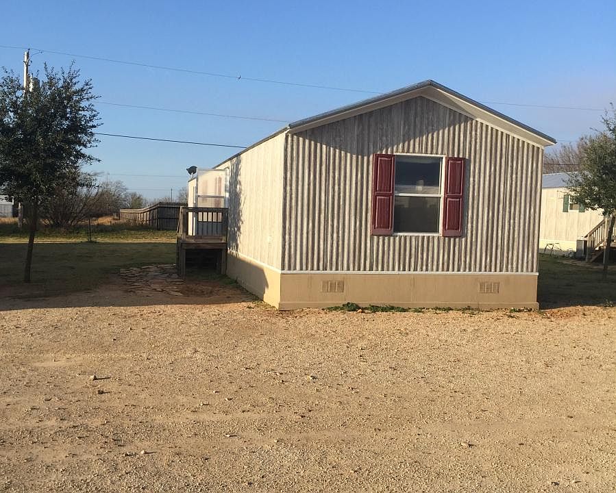 Front w/ yard