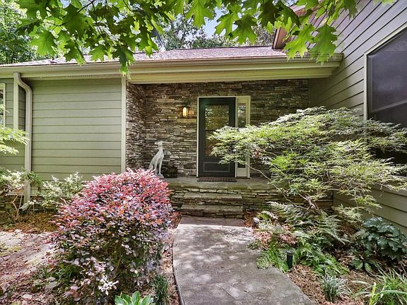 2nd image of 3351 Wellesley Poin NW