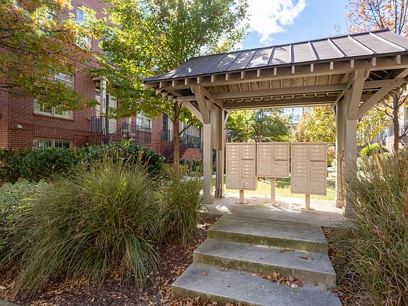 5th image of 821 Virginia Park Cir NE #821