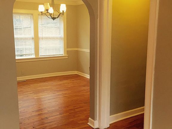 4th image of 1103 W 45th St APT 2