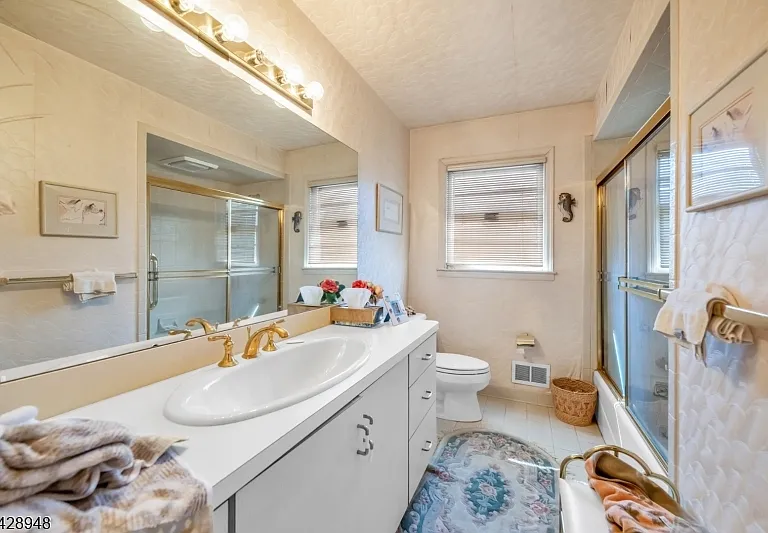 204 Tryon Pl — Photo 20