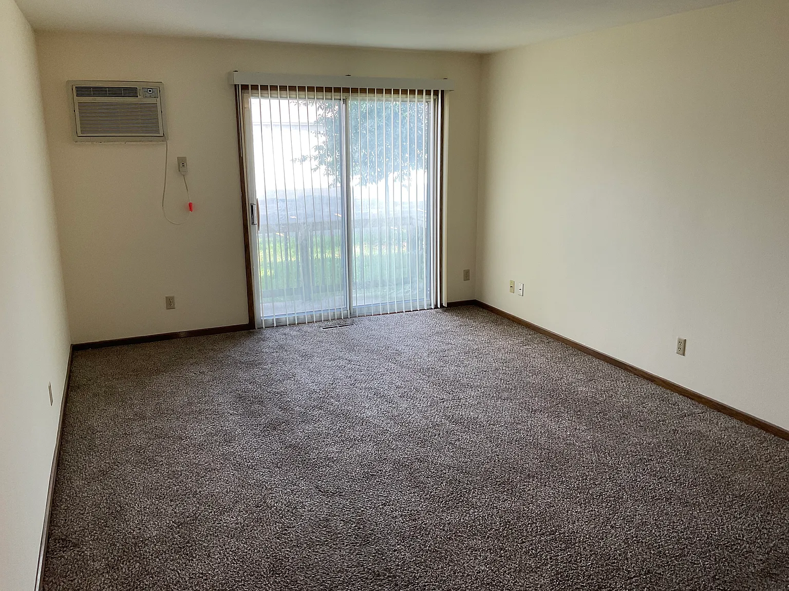 2 bed, 1000 sqft, $1,150 — Photo 3