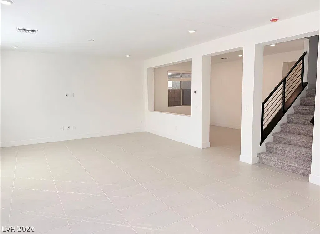 5 bed, 3.5 bath, 2995 sqft, $3,200 — Photo 4